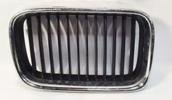 BMW E36 nerka atrapa grill prawy 8122238