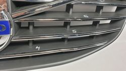 Volvo XC60 LIFT 2013- listwa chrom na grill